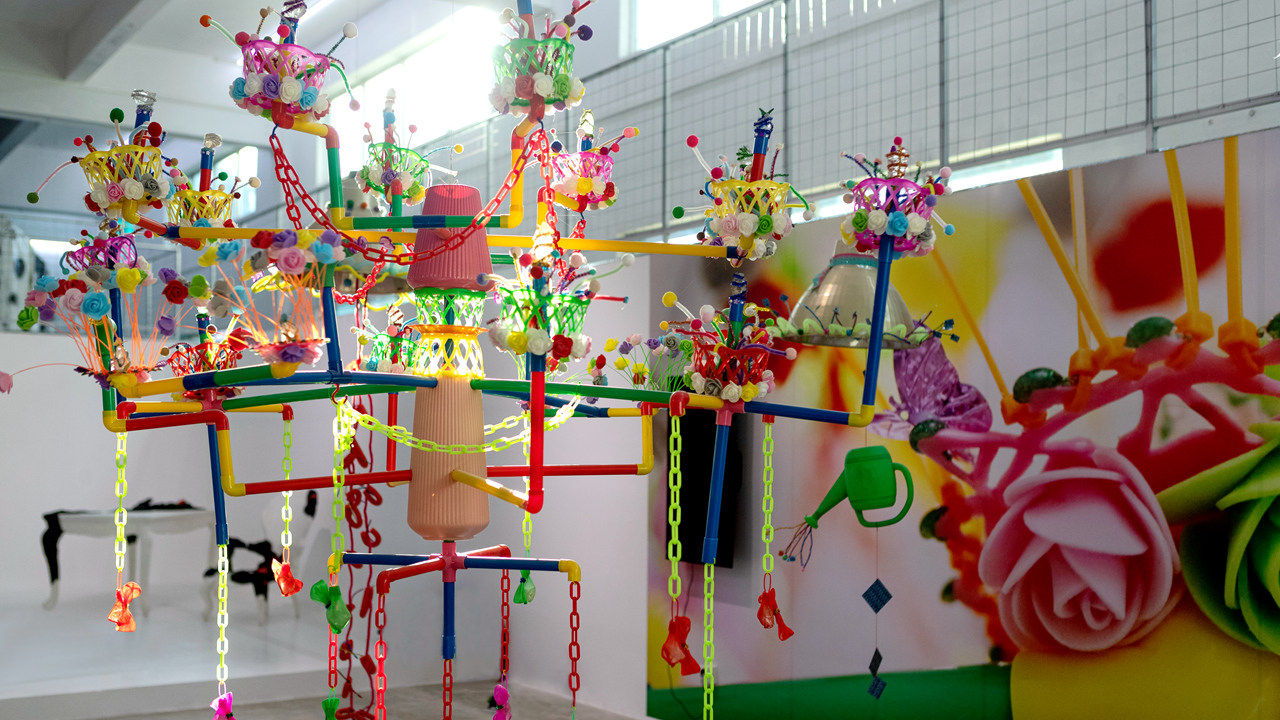 《克里斯特爾的新衣2.0》“Crystal’s New Cloths 2.0” by Yin Hui_副本.jpg