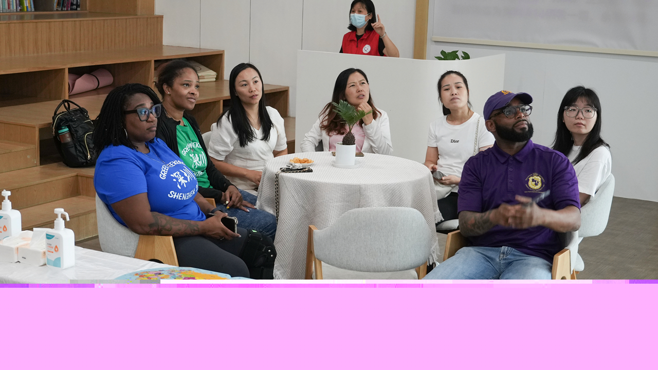 Expats join in community service