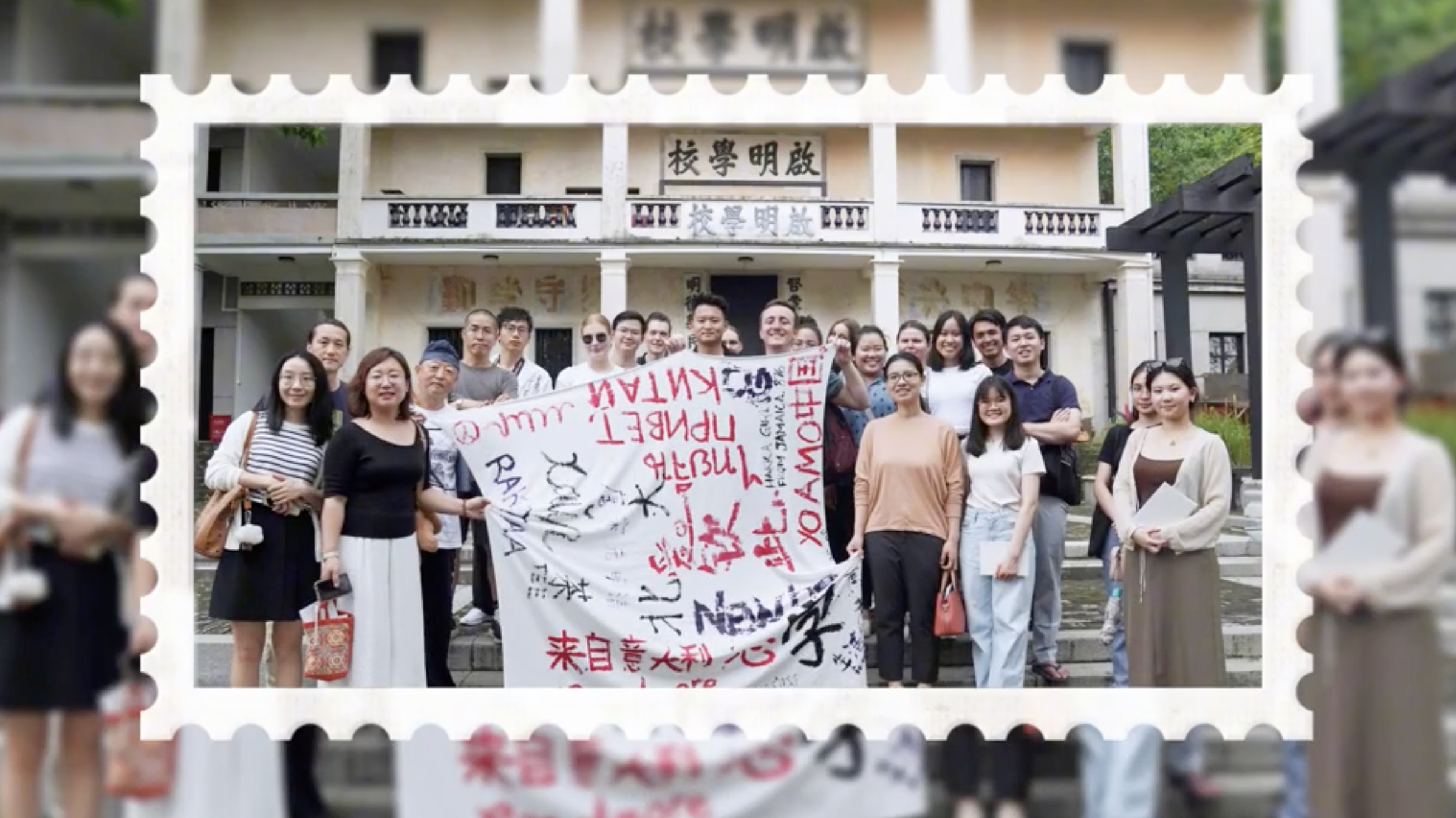 留學生が古代蕓術村を訪問する