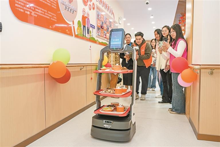 龍華區首家智慧化長者飯堂上線