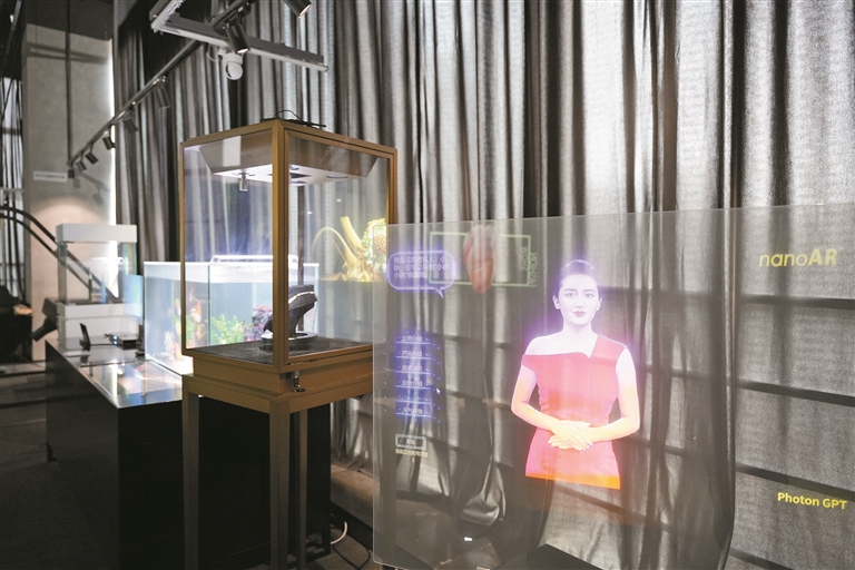 一張“透明塑料片”讓科幻走進現(xiàn)實