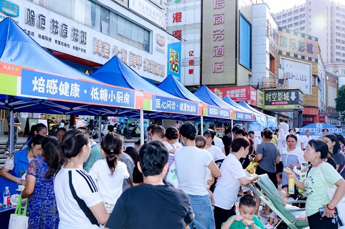 福城街道章閣社區(qū)：減鹽控油有妙招！深圳這場健康游園會讓五百街坊玩轉“三減三健”1.jpg